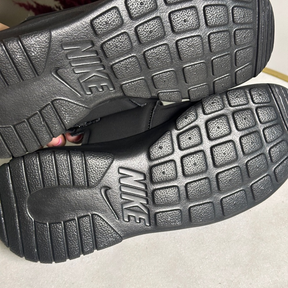 Women’s Nike Black Slide Tanjun Sandals with White Logo size 7 - Picture 5 of 7